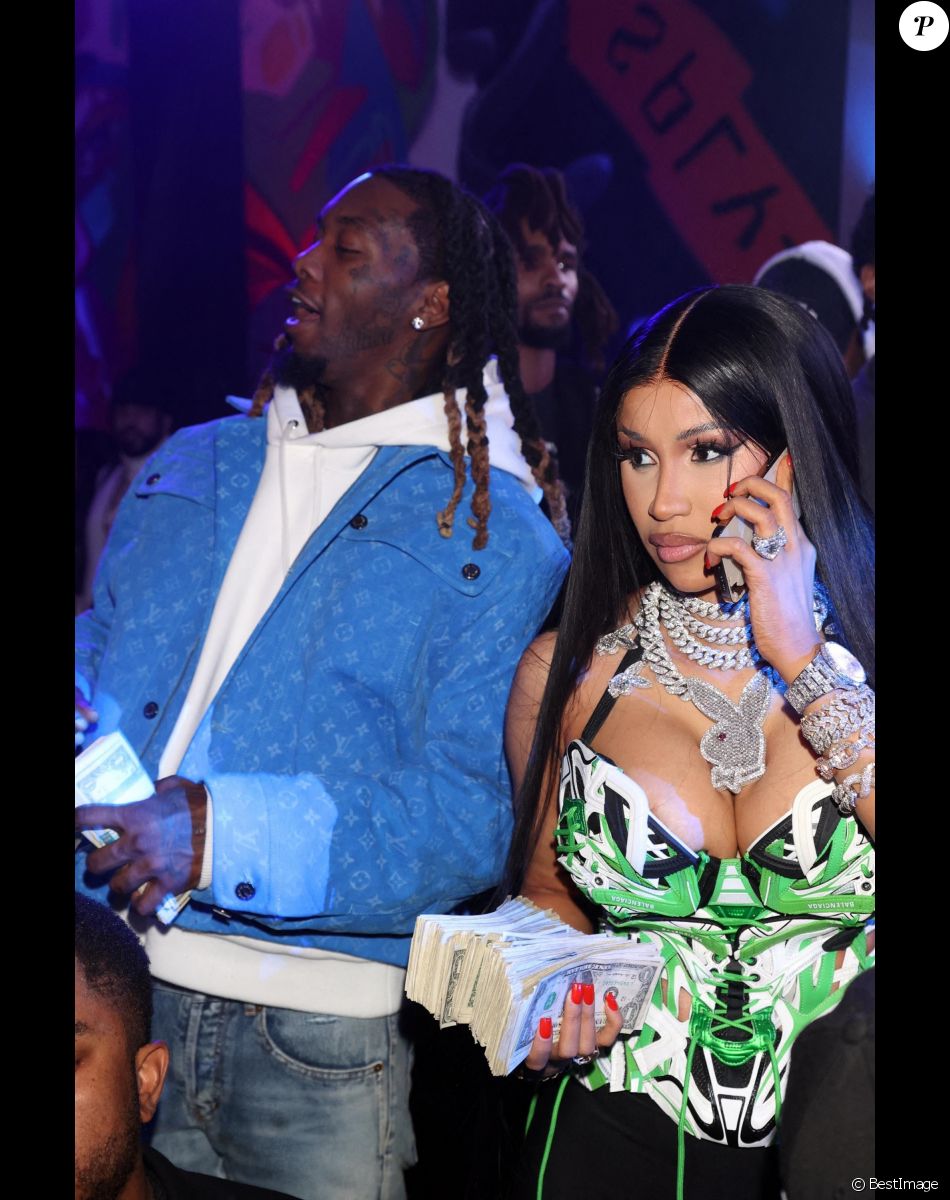 Cardi B assiste à la fête d'anniversaire de son mari Offset à Sneakertopia LA. Los Angeles, le 21 décembre 2021.