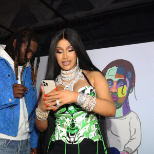 Cardi B assiste à la fête d'anniversaire de son mari Offset à Sneakertopia LA. Los Angeles, le 21 décembre 2021.