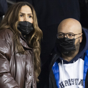 Vitaa et son mari Hicham Bendaoud - People au match de Ligue 1 Uber Eats "PSG contre Monaco (2-0)" au Parc des Princes à Paris le 12 décembre 2021. © Cyril Moreau/Bestimage 