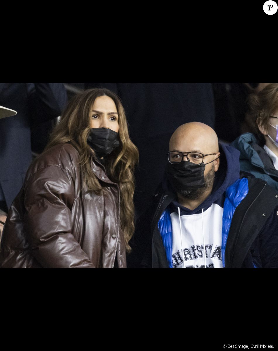 Vitaa et son mari Hicham Bendaoud - People au match de Ligue 1 Uber Eats "PSG contre Monaco (2-0)" au Parc des Princes à Paris le 12 décembre 2021. © Cyril Moreau/Bestimage
