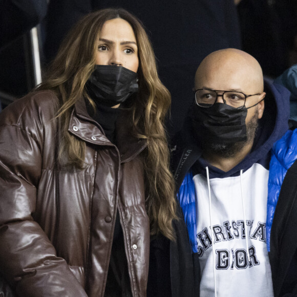 Vitaa et son mari Hicham Bendaoud - People au match de Ligue 1 Uber Eats "PSG contre Monaco (2-0)" au Parc des Princes à Paris le 12 décembre 2021. © Cyril Moreau/Bestimage 