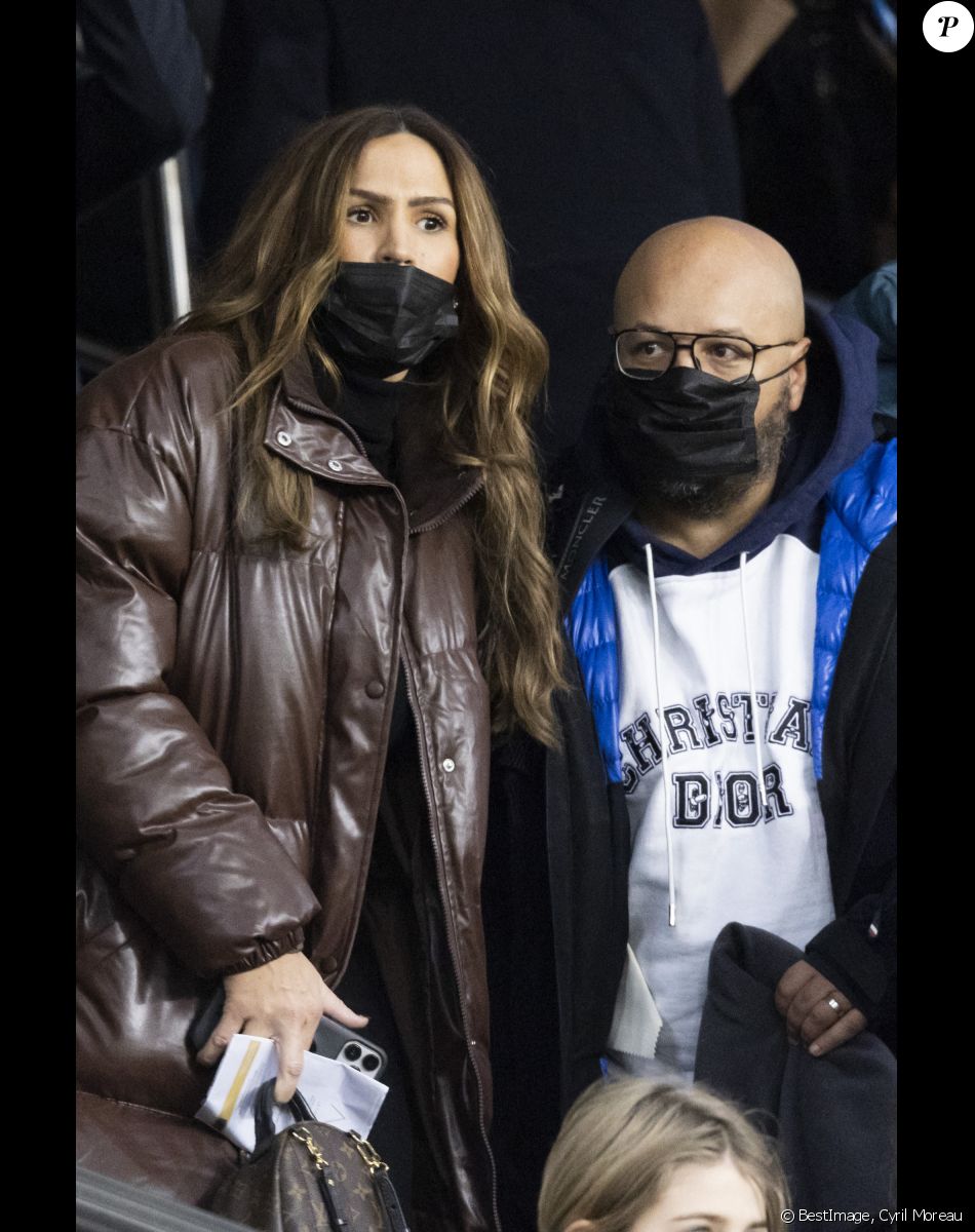 Vitaa et son mari Hicham Bendaoud - People au match de Ligue 1 Uber Eats "PSG contre Monaco (2-0)" au Parc des Princes à Paris le 12 décembre 2021. © Cyril Moreau/Bestimage