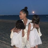 Amel Bent enceinte : ses filles Sofia et Hana se disputent, elle les filme