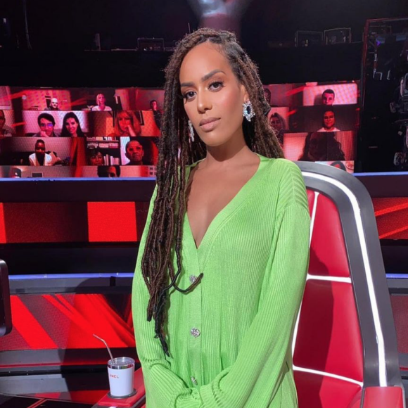 Amel Bent sur le plateau de l'émission "The Voice". 2021.
