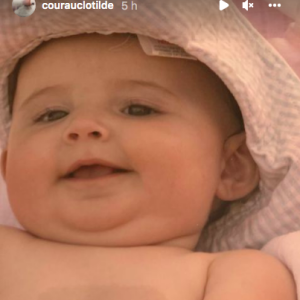 Clotilde Courau célèbre les 18 ans de sa fille aînée, la princesse Vittoria, sur Instagram le 28 décembre 2021.