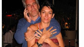 Ghislaine Maxwell jugée coupable de crimes sexuels : la complice de Jeffrey Epstein va rester en prison