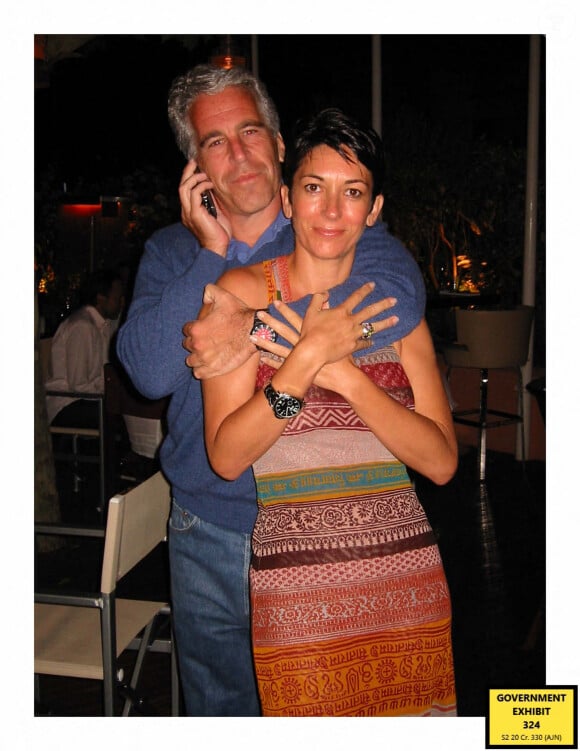 Procès de Ghislaine Maxwell pour trafic sexuel à New York. L'accusation a présenté des photos attestant d'une relation entre le délinquant sexuel Jeffrey Epstein et celle qui est accusée d'avoir fait office de "rabatteuse". Les photos ont été récupérées lors d'un raid du FBI au manoir d'Epstein dans l'Upper East Side. © US Attorney Office via Zuma Press/Bestimage