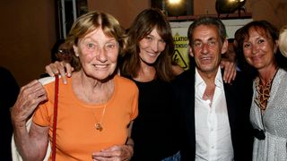 Carla Bruni : Sa mère Marisa Borini hospitalisée à 91 ans, elle garde le sourire malgré tout
