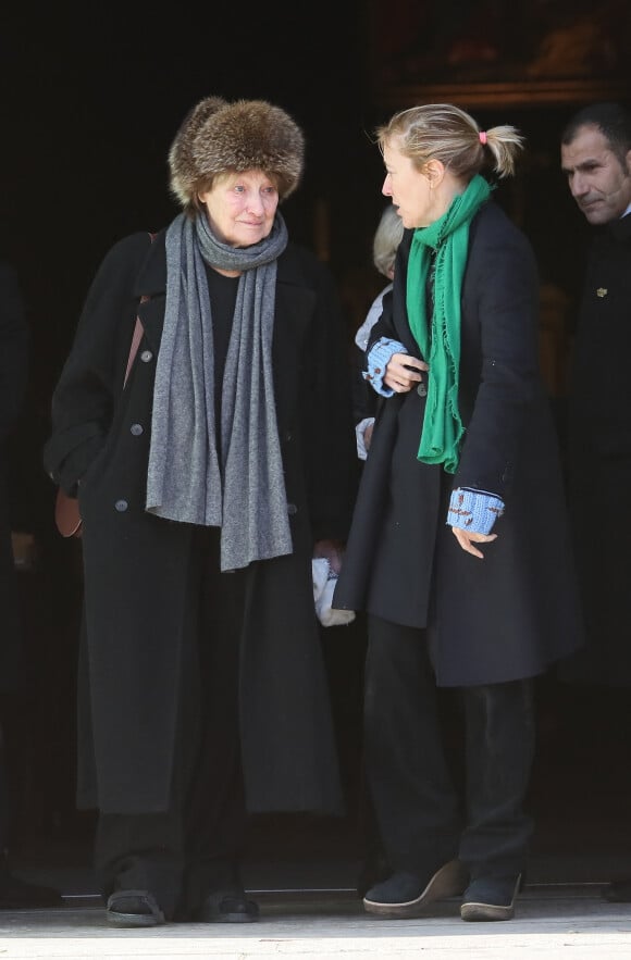 Marisa Borini et sa fille Valeria Bruni Tedeschi - Sorties des obsèques de Andrée Sarkozy (mère de N.Sarkozy), dite Dadue née Andrée Mallah, en l'église Saint-Jean-Baptiste à Neuilly-Sur-Seine. Le 18 décembre 2017