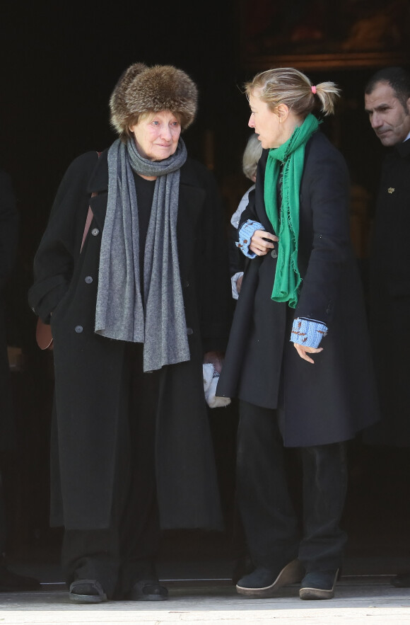 Marisa Borini et sa fille Valeria Bruni Tedeschi - Sorties des obsèques de Andrée Sarkozy (mère de N.Sarkozy), dite Dadue née Andrée Mallah, en l'église Saint-Jean-Baptiste à Neuilly-Sur-Seine. Le 18 décembre 2017