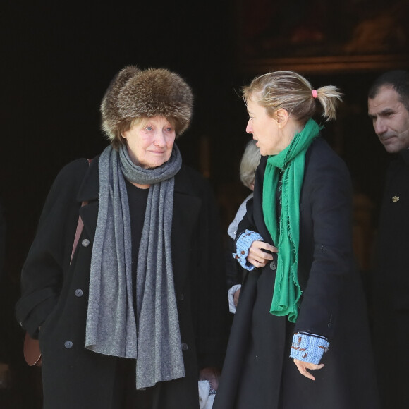 Marisa Borini et sa fille Valeria Bruni Tedeschi - Sorties des obsèques de Andrée Sarkozy (mère de N.Sarkozy), dite Dadue née Andrée Mallah, en l'église Saint-Jean-Baptiste à Neuilly-Sur-Seine. Le 18 décembre 2017