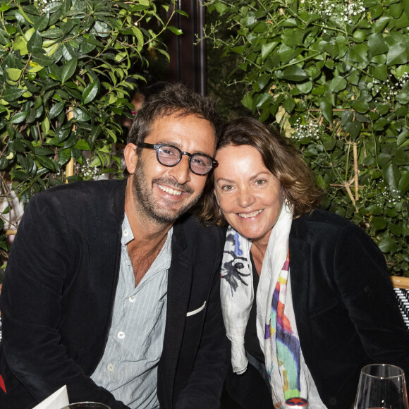 Exclusif - Cyrille Eldin et Cendrine Dominguez en couple lors de la soirée en hommage au personnel soignant de l'APHP (Assistance Publique - Hôpitaux de Paris) au restaurant "Le Récamier" à Paris. © Jack Tribeca/Bestimage