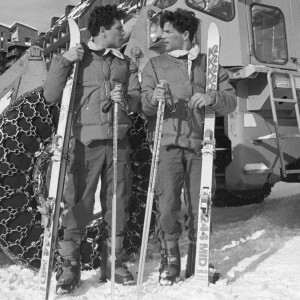 Archives -En France, dans la station de ski d'Avoriaz, Igor Bogdanoff et Grichka Bogdanoff lors du Festival du film fantastique d'Avoriaz le 24 janvier 1983.
