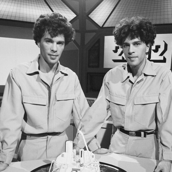 Archives - En France, à Paris, Igor et Grichka Bogdanoff sur le plateau de l'émission de l'Odyssee du Futur le 2 février 1982.