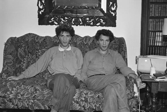 Archives - En France, Igor et Grichka Bogdanoff chez eux le 7 janvier 1982.