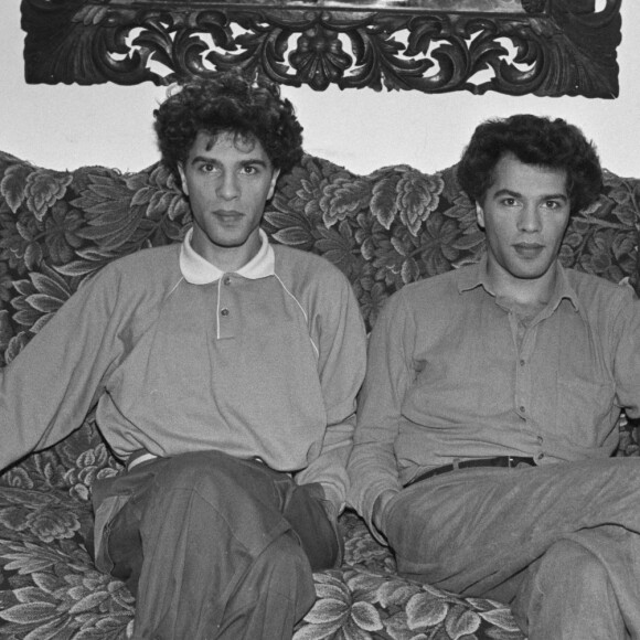 Archives - En France, Igor et Grichka Bogdanoff chez eux le 7 janvier 1982.