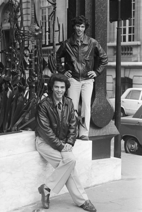 Archives - En France, Igor et Grichka Bogdanoff posant le 19 avril 1979.