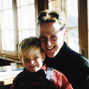 Michael et son fils Mick Schumacher posant à Genève. Le 7 décembre 2003.