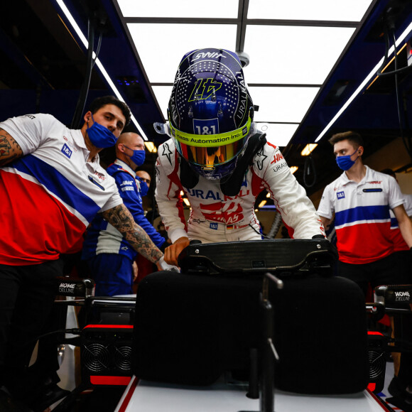 Mick Schumacher, pilote de l'écurie Haas, aux qualifications du Grand Prix de Formule 1 d'Abu Dhabi sur le circuit Yas Marina, sur l'île de Yas. Le 11 décembre 2021. © Motorsport Images/Panoramic/Bestimage