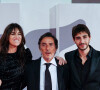 Charlotte Gainsbourg avec son mari Yvan Attal et son fils Ben Attal à la première de "Les Choses Humaines" au 78ème Festival International du Film de Venise (Mostra), le 9 septembre 2021.