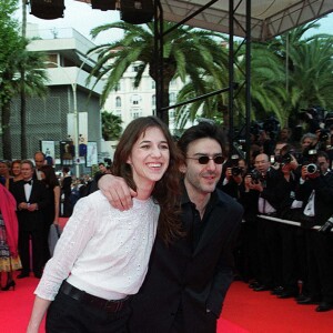 Charlotte Gainsbourg et Yvan Attal au Festival de Cannes en 2001. 