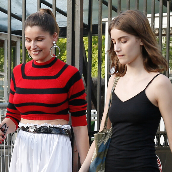 Laetitia Casta et sa fille Sahteene Sednaoui au défilé Miu Miu à la Fashion Week de Paris. @ Spread Pictures/ABACAPRESS.COM