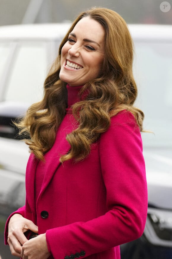 Catherine (Kate) Middleton, duchesse de Cambridge, visite l'école Nower Hill High dans la banlieue de Pinner à Londres, Royaume Uni, le 24 novembre 2021, pour participer à une leçon de sciences sur les neurosciences et l'importance du développement de la petite enfance.  The Duchess of Cambridge during a visit to Nower Hill High School in Harrow, north London, to join a science lesson studying neuroscience and the importance of early childhood development. Picture date: Wednesday November 24, 2021. 