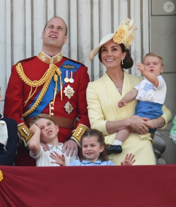 Le prince William, duc de Cambridge, et Catherine (Kate) Middleton, duchesse de Cambridge, le prince George de Cambridge, la princesse Charlotte de Cambridge, le prince Louis de Cambridge - La famille royale au balcon du palais de Buckingham lors de la parade Trooping the Colour 2019, célébrant le 93ème anniversaire de la reine Elisabeth II, Londres, le 8 juin 2019.