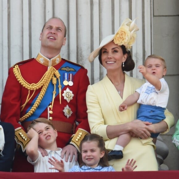 Le prince William, duc de Cambridge, et Catherine (Kate) Middleton, duchesse de Cambridge, le prince George de Cambridge, la princesse Charlotte de Cambridge, le prince Louis de Cambridge - La famille royale au balcon du palais de Buckingham lors de la parade Trooping the Colour 2019, célébrant le 93ème anniversaire de la reine Elisabeth II, Londres, le 8 juin 2019.