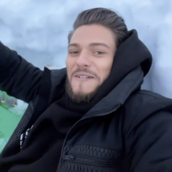 Rayane Bensetti partage des images de son accident en luge à la montagne - Instagram