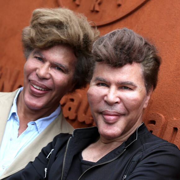 Les frères Igor et Grichka Bogdanoff (Bogdanov) au village lors du Tournoi de Roland-Garros à Paris. © Dominique Jacovides/Bestimage 