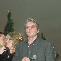 Alain Delon "encore plus renfermé" depuis la mort de Bebel... Brigitte Bardot donne des nouvelles