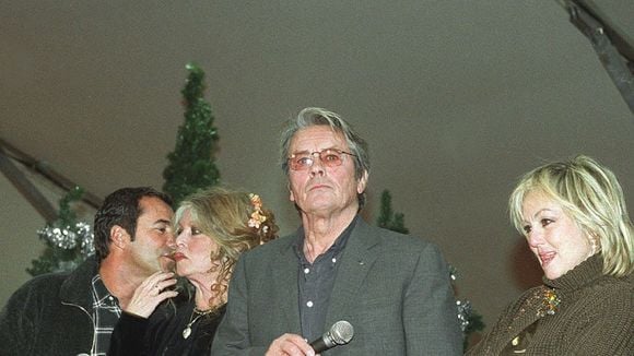 Alain Delon "encore plus renfermé" depuis la mort de Bebel... Brigitte Bardot donne des nouvelles