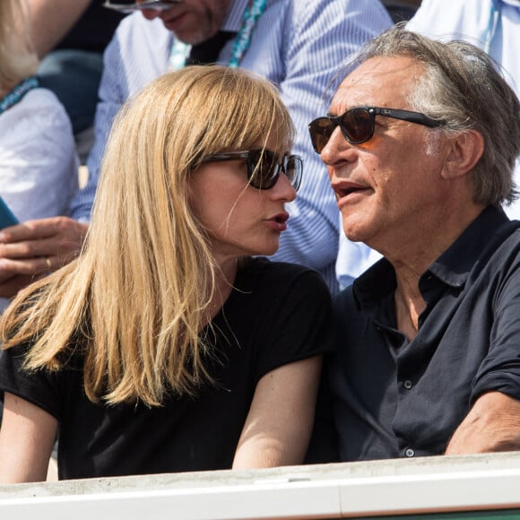 Richard Berry et sa femme Pascale Louange dans les tribunes lors des internationaux de tennis de Roland-Garros à Paris, le 4 juin 2019. © Jacovides-Moreau/Bestimage