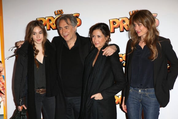 Richard Berry, sa compagne Pascale Louange et ses filles Joséphine Berry et Coline Berry - Première du film "Les Profs" au Grand Rex à Paris.