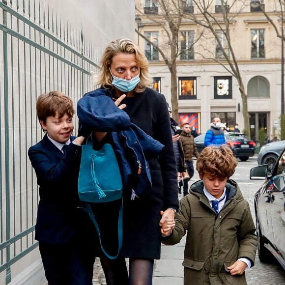 Amélie de Bourbon-Parme, l'ex-femme de Igor, et ses deux enfants Alexandre et Constantin - Arrivées à la messe en hommage aux frères Igor et Grichka Bogdanoff (Bogdanov) en l'église de La Madeleine à Paris. © Jacovides-Moreau / Bestimage