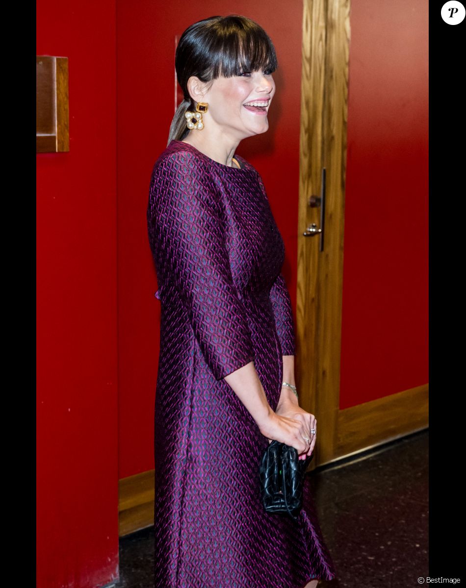 Le prince Carl Philip et la princesse Sofia (Hellqvist) de Suède assistent au 100ème anniversaire de la démocratie en Suède lors d'une soirée à Stockholm le 10 janvier 2022.