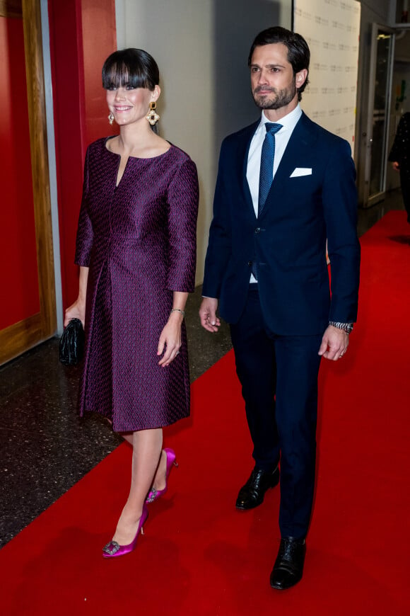 Le prince Carl Philip et la princesse Sofia (Hellqvist) de Suède assistent au 100ème anniversaire de la démocratie en Suède lors d'une soirée à Stockholm.
