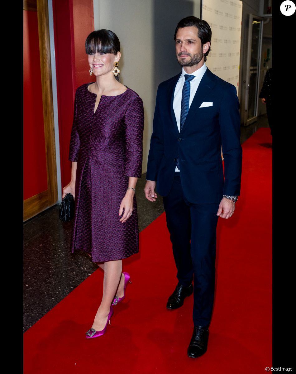 Le prince Carl Philip et la princesse Sofia (Hellqvist) de Suède assistent au 100ème anniversaire de la démocratie en Suède lors d'une soirée à Stockholm.