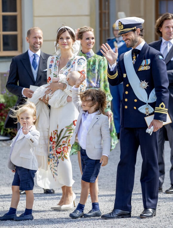 La princesse Sofia de Suède (Hellqvist), le prince Julian, duc de Halland, le prince Gabriel, le prince Alexander, le prince Carl Philip - La famille royale suédoise au baptême du prince Julian, duc de Halland au château de Drottningholm sur l'île de Lovön à Ekero en Suède le 14 août 2021