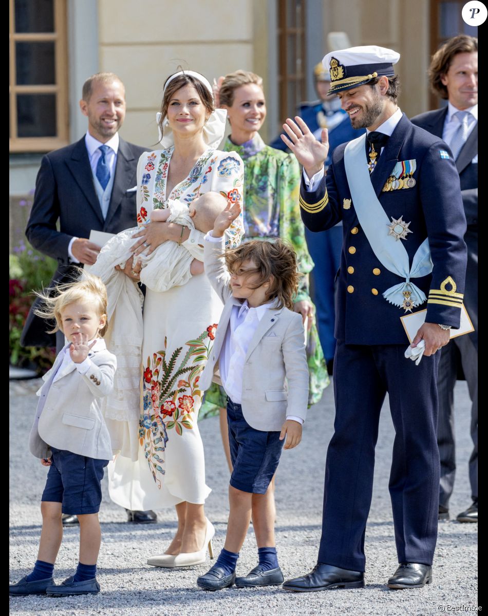 La princesse Sofia de Suède (Hellqvist), le prince Julian, duc de Halland, le prince Gabriel, le prince Alexander, le prince Carl Philip - La famille royale suédoise au baptême du prince Julian, duc de Halland au château de Drottningholm sur l'île de Lovön à Ekero en Suède le 14 août 2021