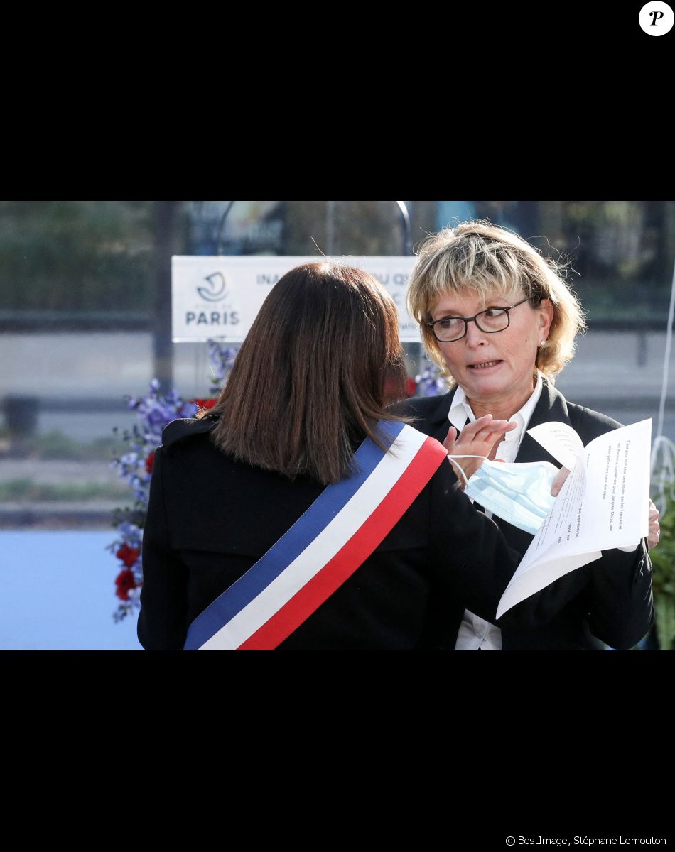 Anne Hidalgo et Claude Chirac durant l'inauguration du Quai Jacques Chirac, à Paris, le 29 octobre 2021. © Stéphane Lemouton/Bestimage