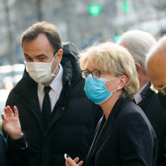 Claude Chirac et son mari Frédéric Salat-Baroux - Arrivées aux obsèques de Lise Toubon en l'église Notre-Dame-des-Champs à Paris. Le 4 mars 2021.