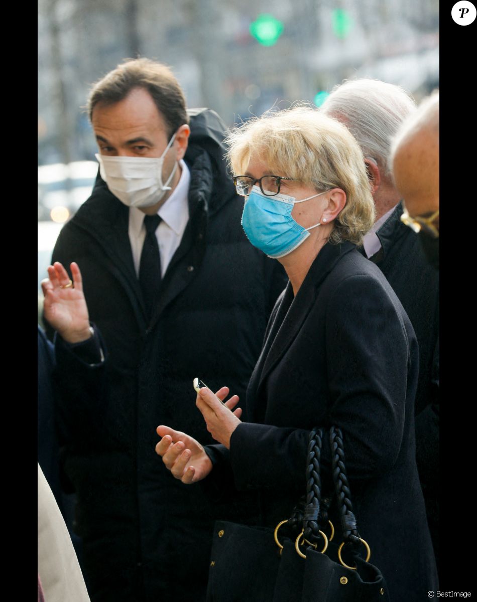 Claude Chirac et son mari Frédéric Salat-Baroux - Arrivées aux obsèques de Lise Toubon en l'église Notre-Dame-des-Champs à Paris. Le 4 mars 2021.