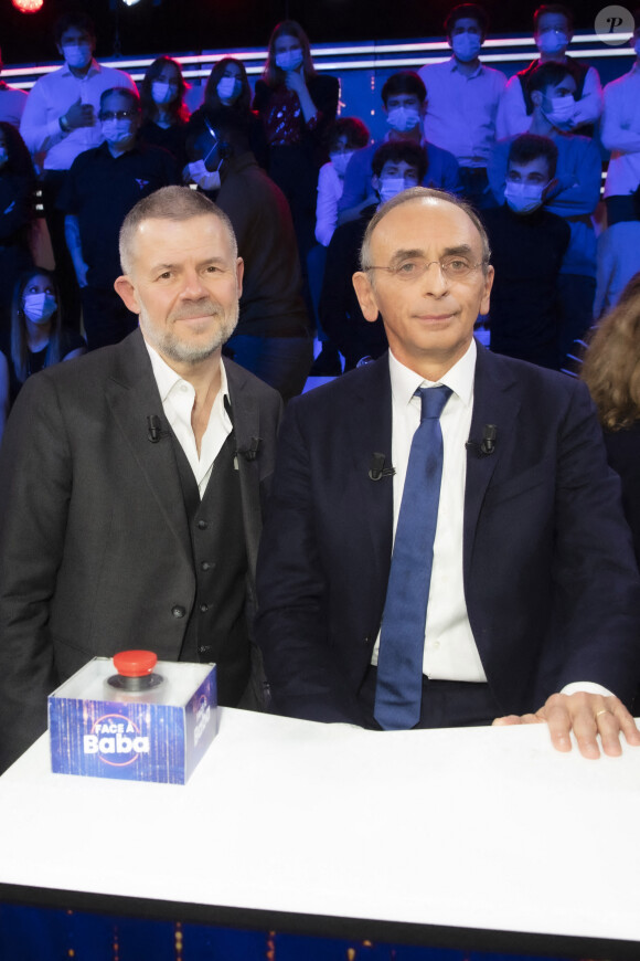 Exclusif - Eric Naulleau et Eric Zemmour, invité de l'émission - Enregistrement de la première émission "Face à Baba" présentée par C.Hanouna et diffusée en direct le 16 décembre sur C8 © Jack Tribeca / Bestimage