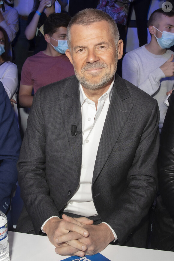 Exclusif - Eric Naulleau - TPMP (Touche Pas à Mon Poste) présenté par Cyril Hanouna, qui tente de réconcilier Sylvie Ortega, Loana Petrucciani et Eryl Prayer, diffusée en direct le 23 Septembre 2021 sur C8 - Paris le 23 Septembre 2021 © Jack Tribeca / Bestimage