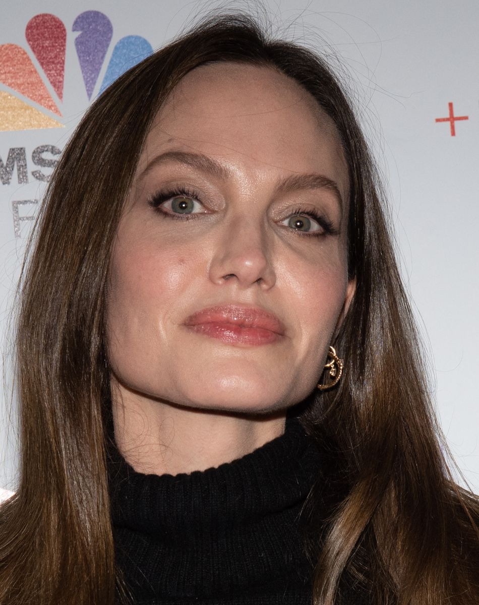 Angelina Jolie - Première du film "Paper And Glue: A JR Project" à Los Angeles le 18 novembre 2021.