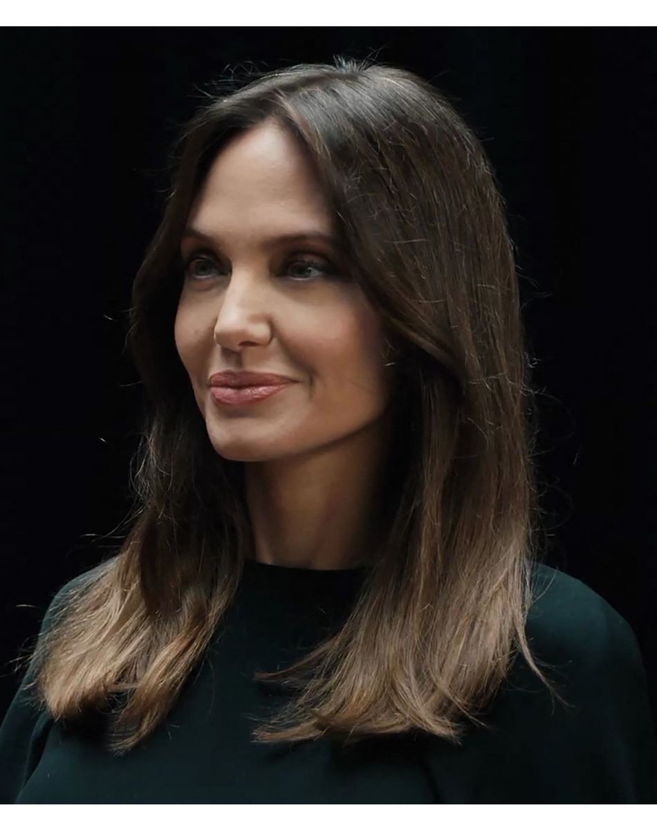 Angelina Jolie affronte l'équipe du film "Les Eternels" dans un combat de regards !