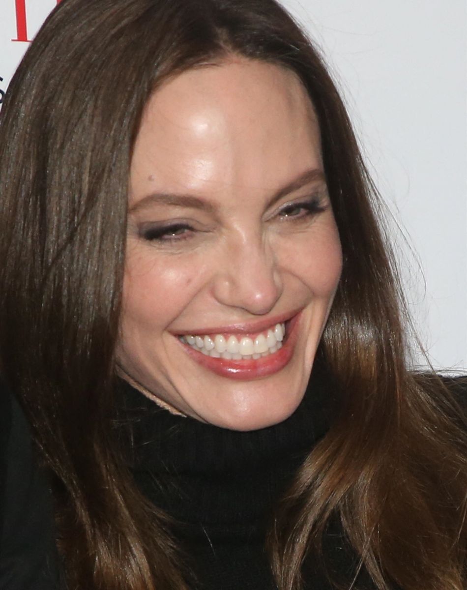 Angelina Jolie - Première du film "Paper And Glue: A JR Project" à Los Angeles le 18 novembre 2021.