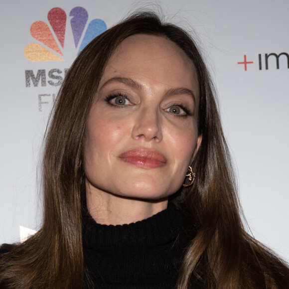 Angelina Jolie - Première du film "Paper And Glue: A JR Project" à Los Angeles le 18 novembre 2021.